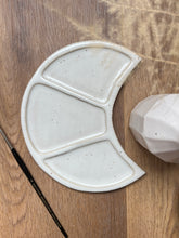 Load image into Gallery viewer, Moon paint palette Large 01