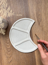 Load image into Gallery viewer, Moon paint palette Large 01