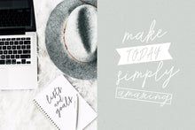 Load image into Gallery viewer, De Novembre font Skyla design